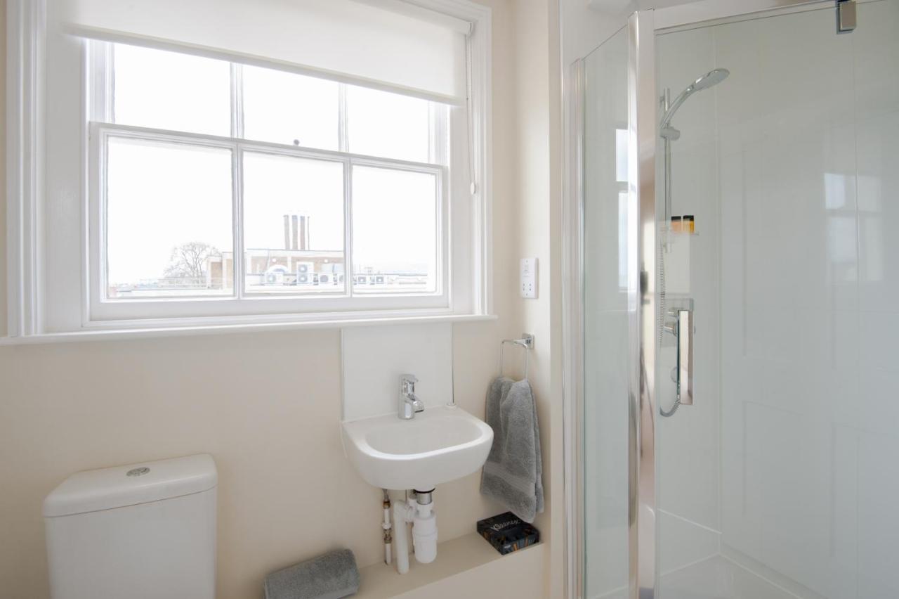 Two Bedroom Duplex Town Centre Serviced Apartment チェルトナム エクステリア 写真